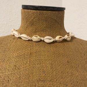 Sea shell choker necklace